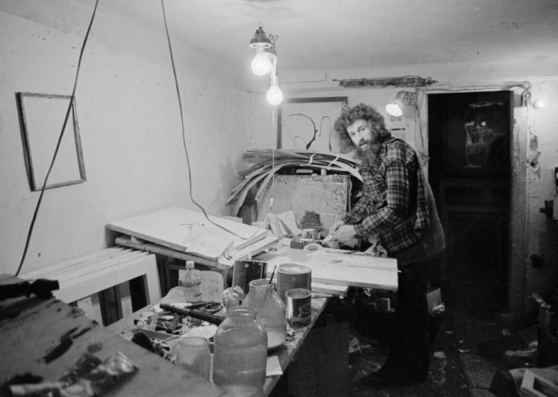 Е.Рухин в мастерской, Ленинград, 1972