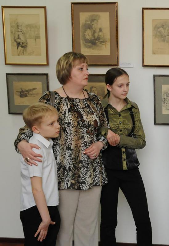 ElizavetaTalavira granddaughter A.N.Yar-Kravchenko with children - great-grandchildren of his talented grandfather.