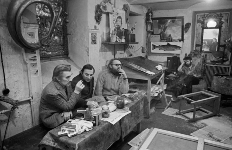 "Штаб" выставки. В.Немухин, О.Кандауров, Л.Талочкин, Д.Плавинский, мастерская Плавинского на Садовой-Кудринской, 1975