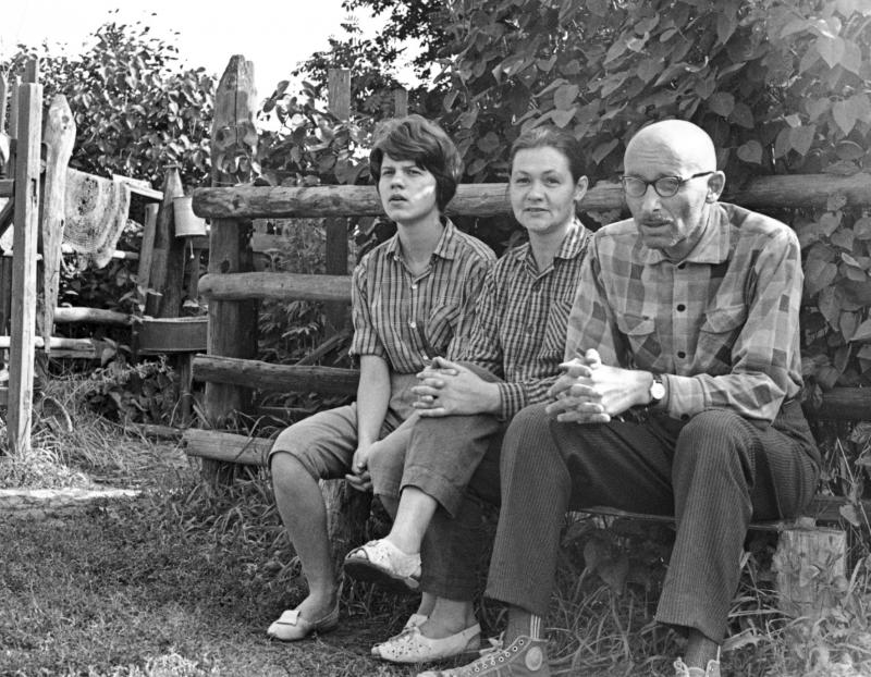 Катя, Валентина Кропивницкая и Оскар Рабин, Прилуки на Оке, 1968
